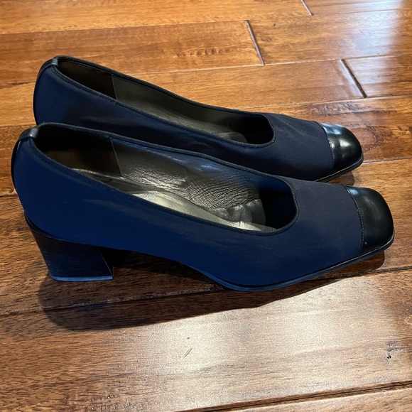 Navy Peter Kaiser size 10 square toe chunk heels in original box, EUC - Picture 3 of 6